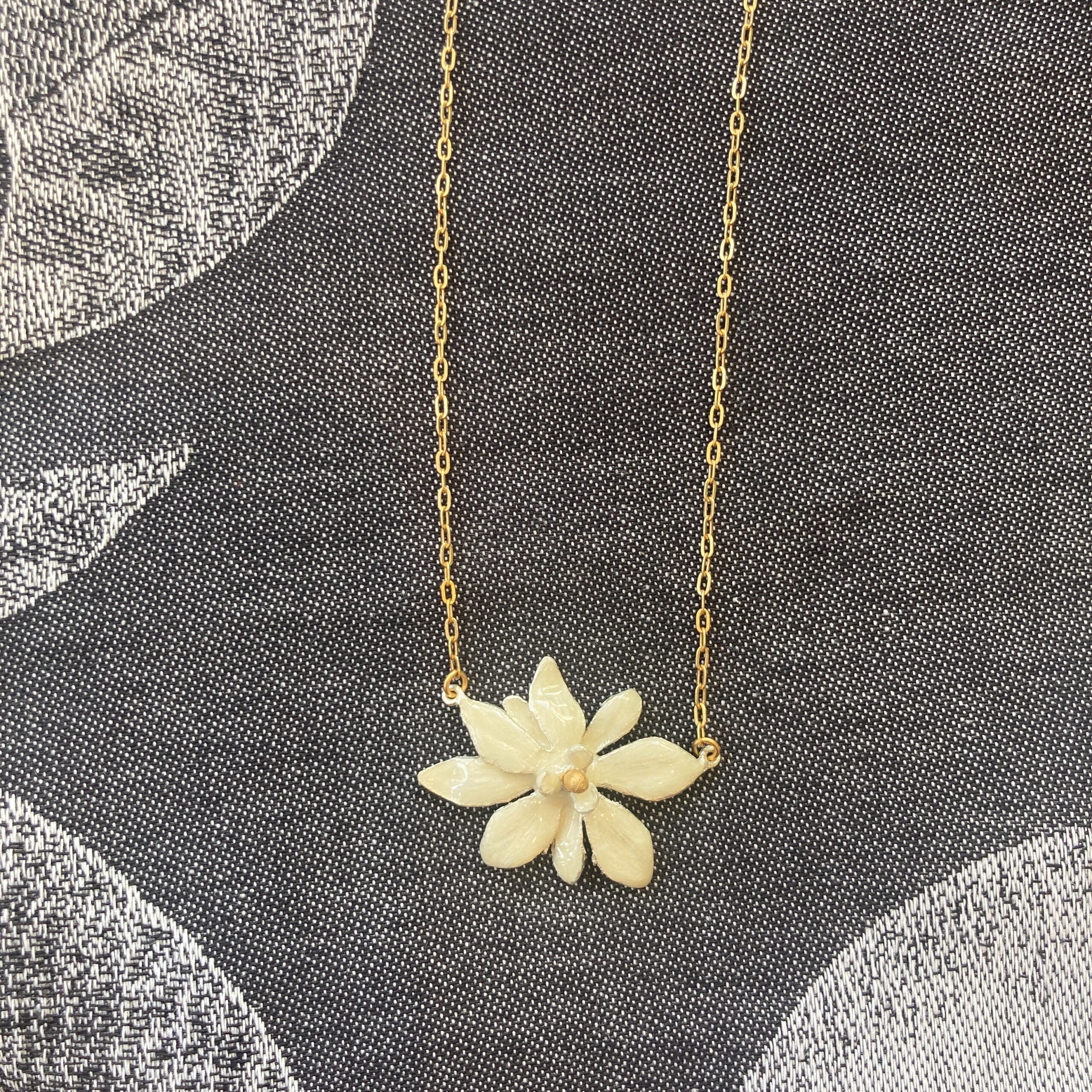Magnolia flower necklace Clearance
