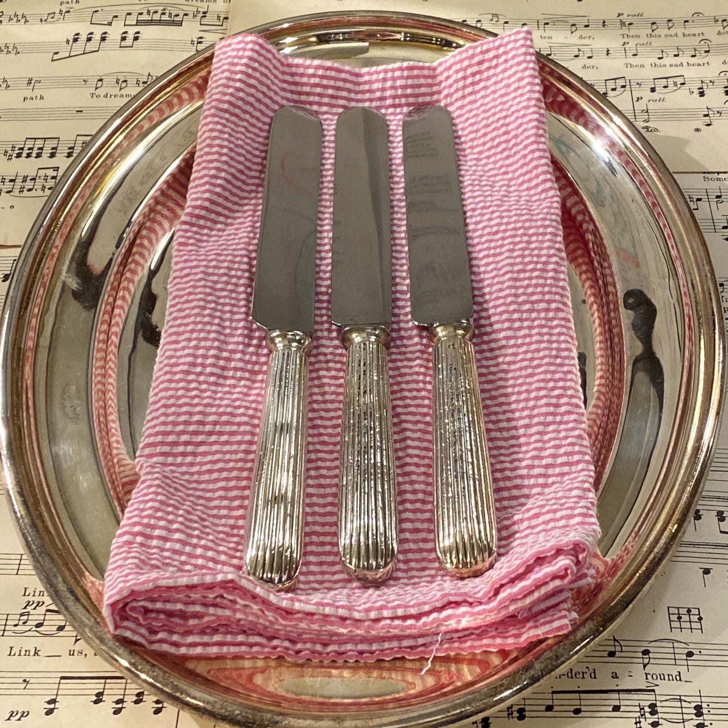 Ribbed Salad Knife