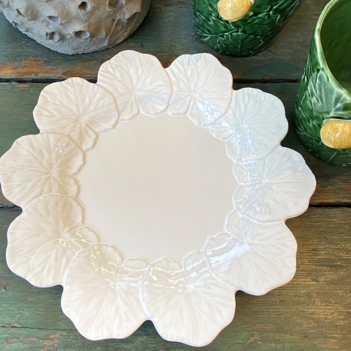 White Geranium Dinner Plate