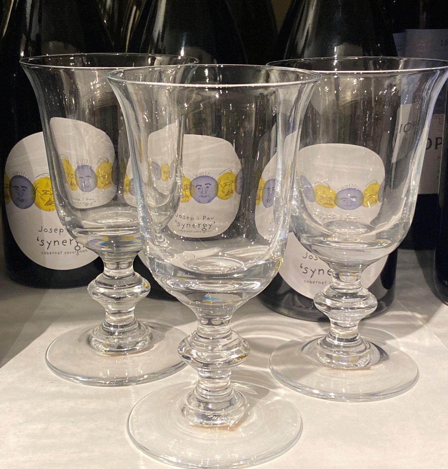 Amitie Wine Glass