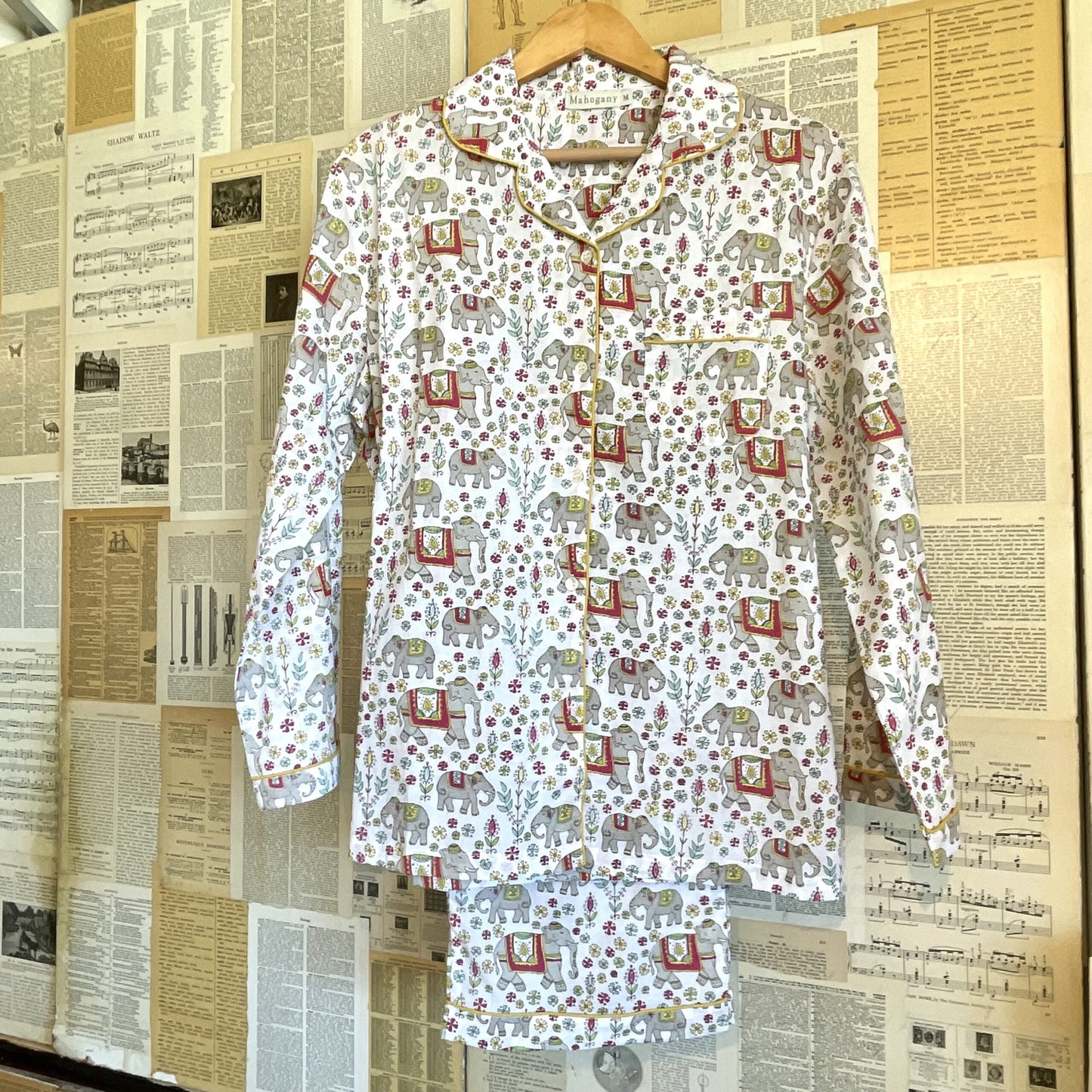 Ellie Pajamas, Medium