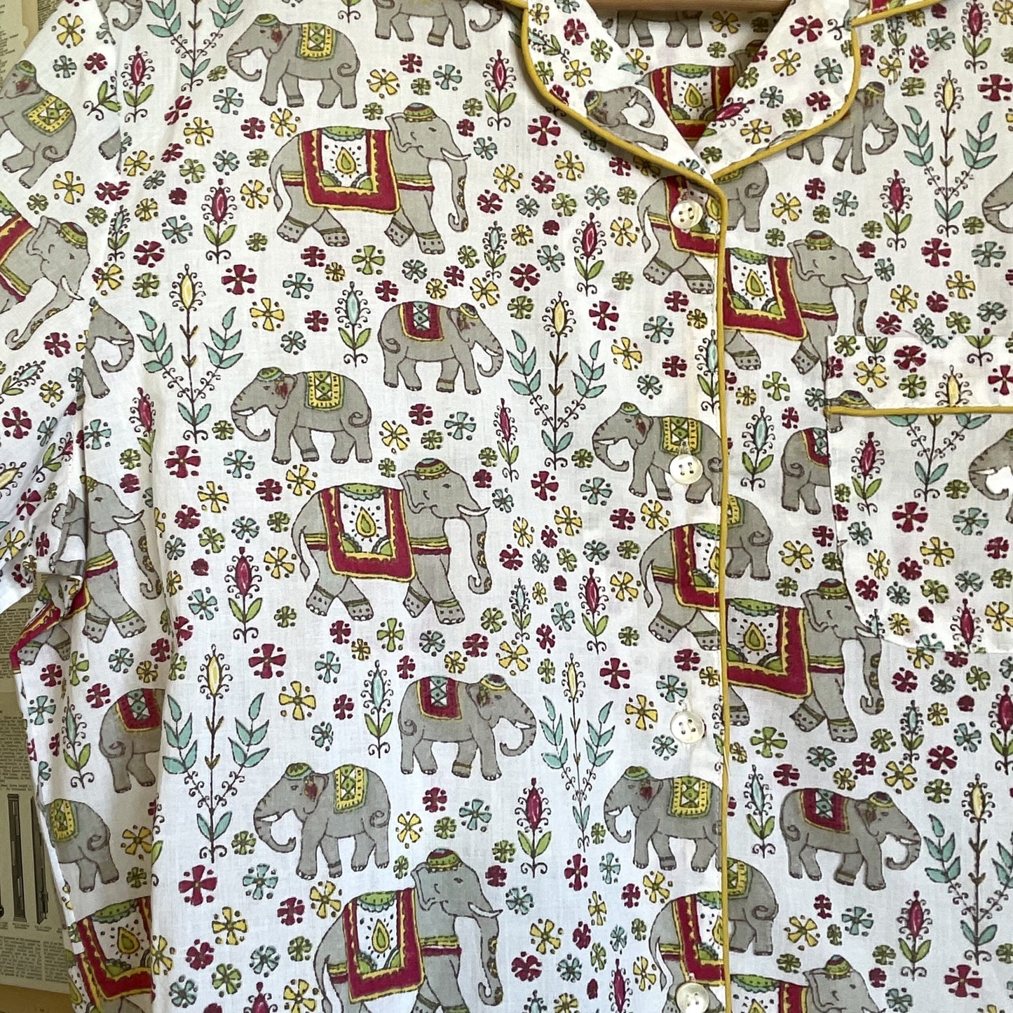 Ellie Pajamas, Medium