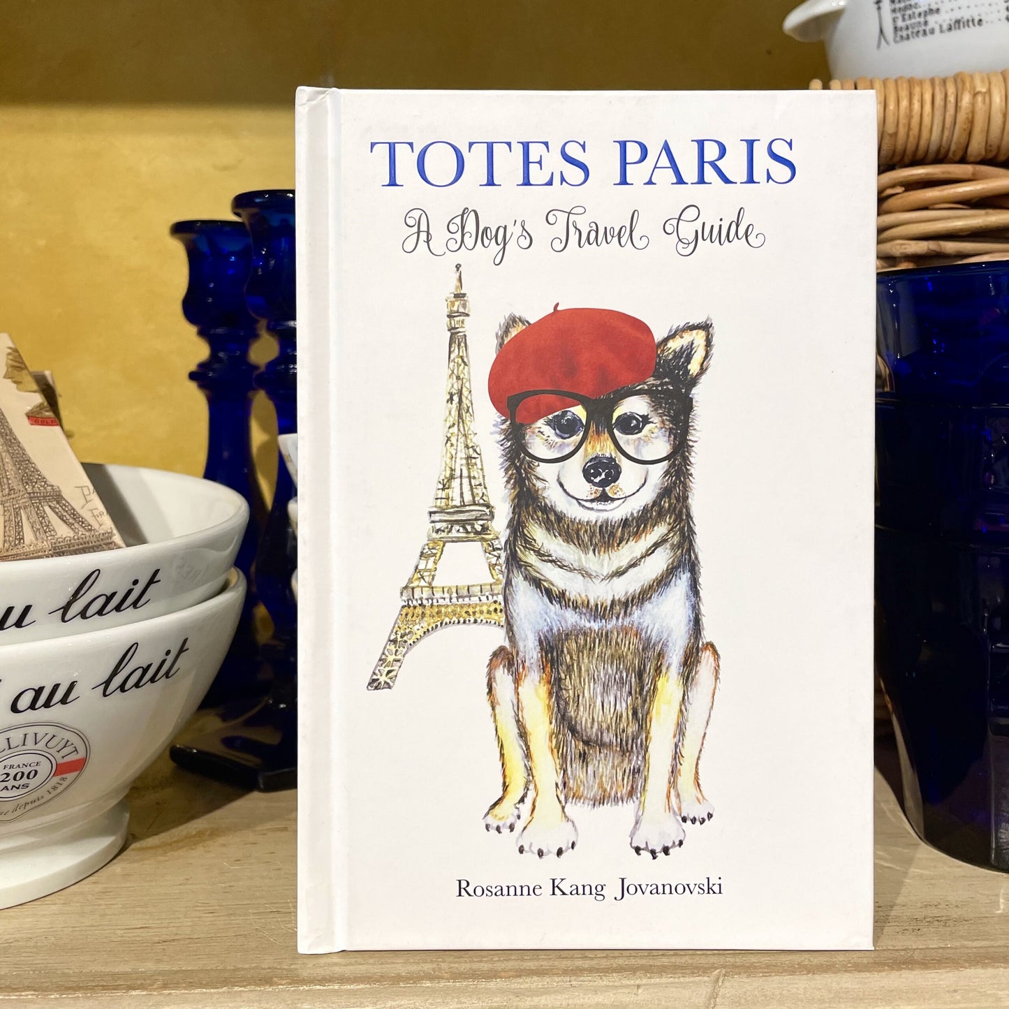 Totes Paris: A Dog's Travel Guide