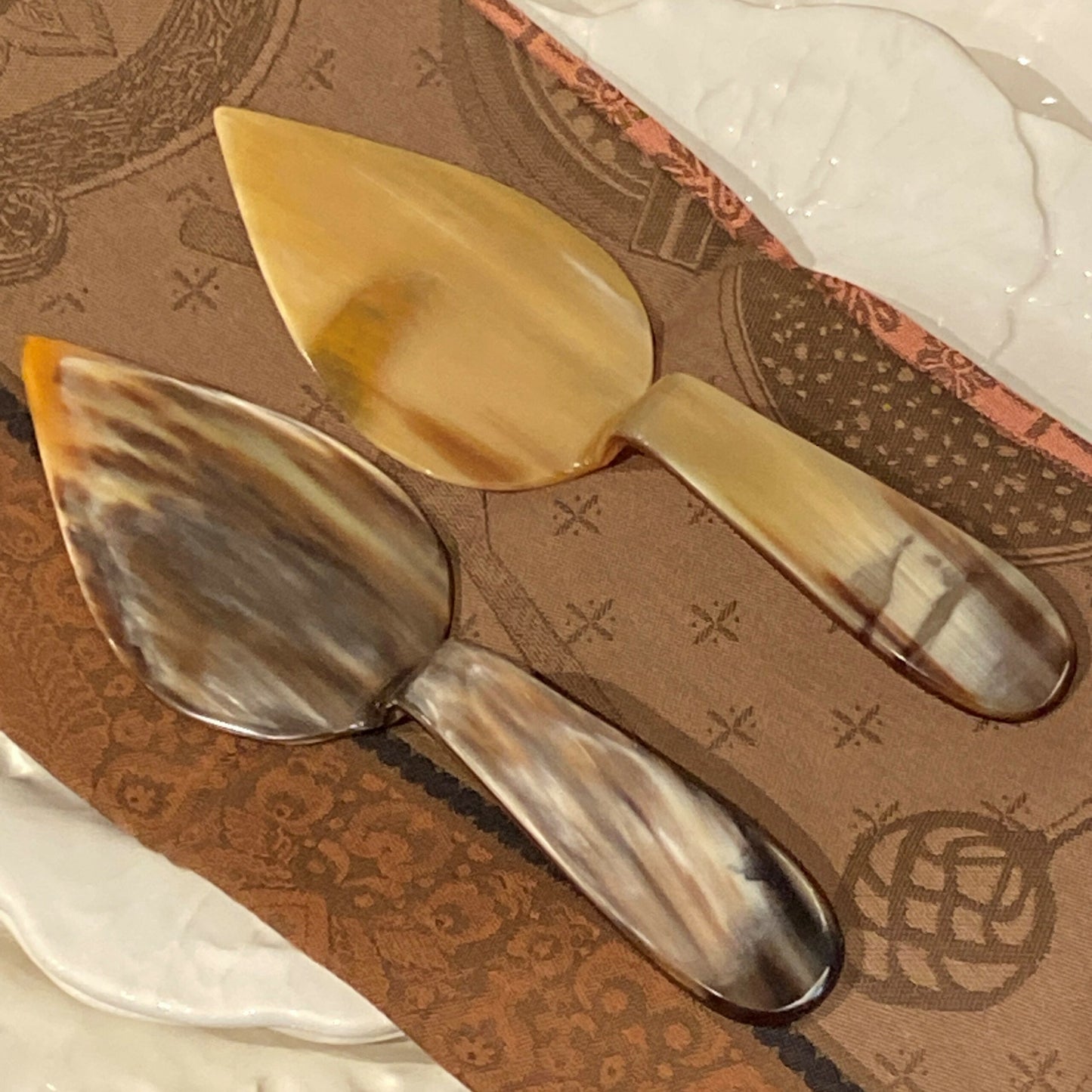 Horn Cake Server