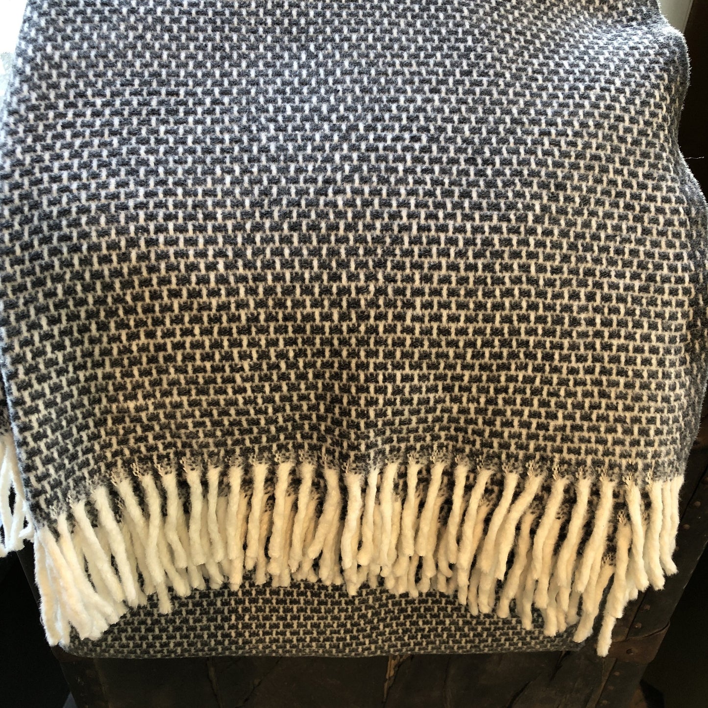 Dark Grey Grain of Rice Throw