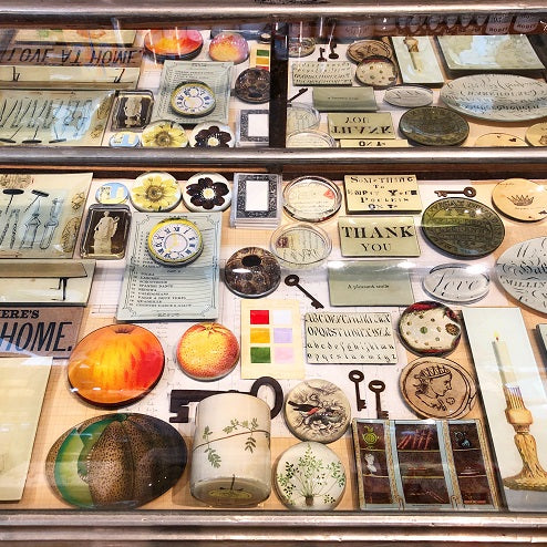 Petals Book Page Tray