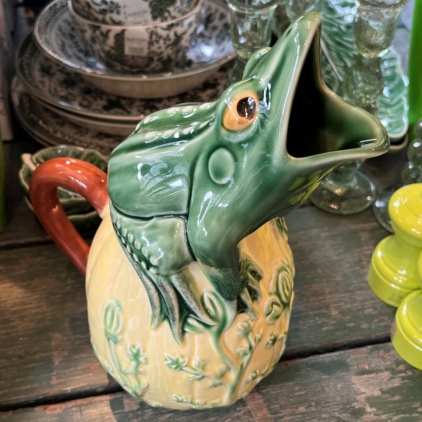 Frog Pitcher