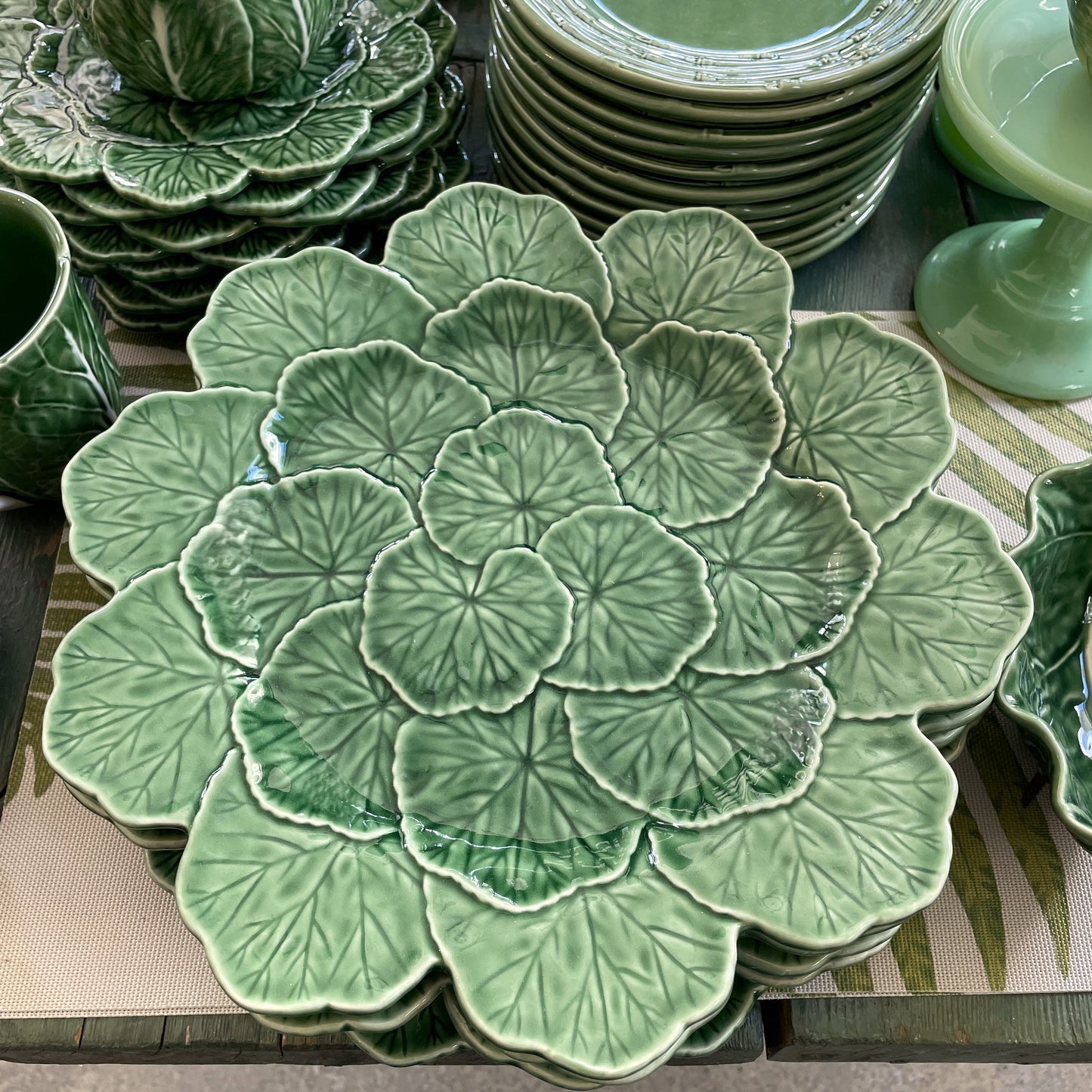 Green Geranium Charger