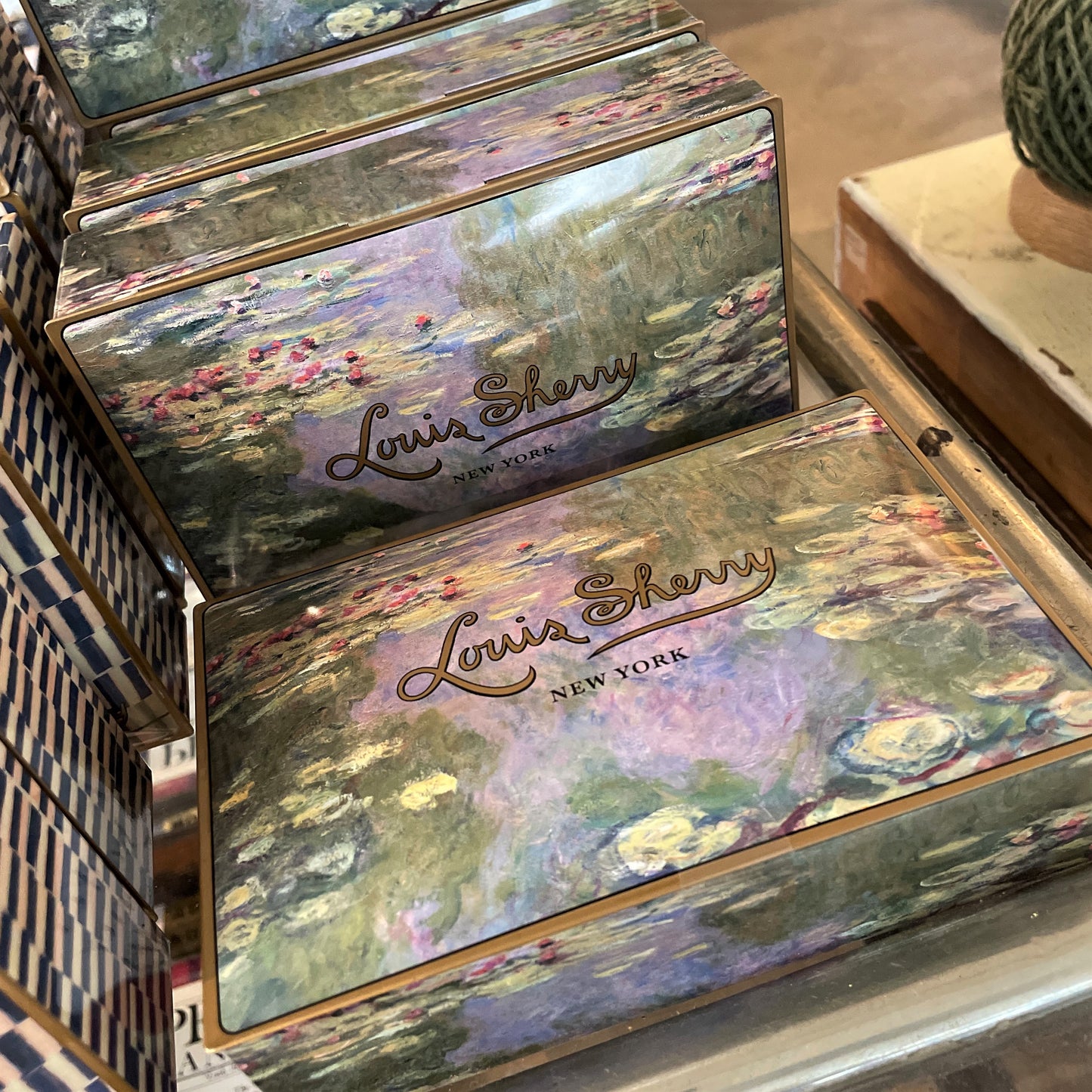 Water Lillies Twelve Piece Tin