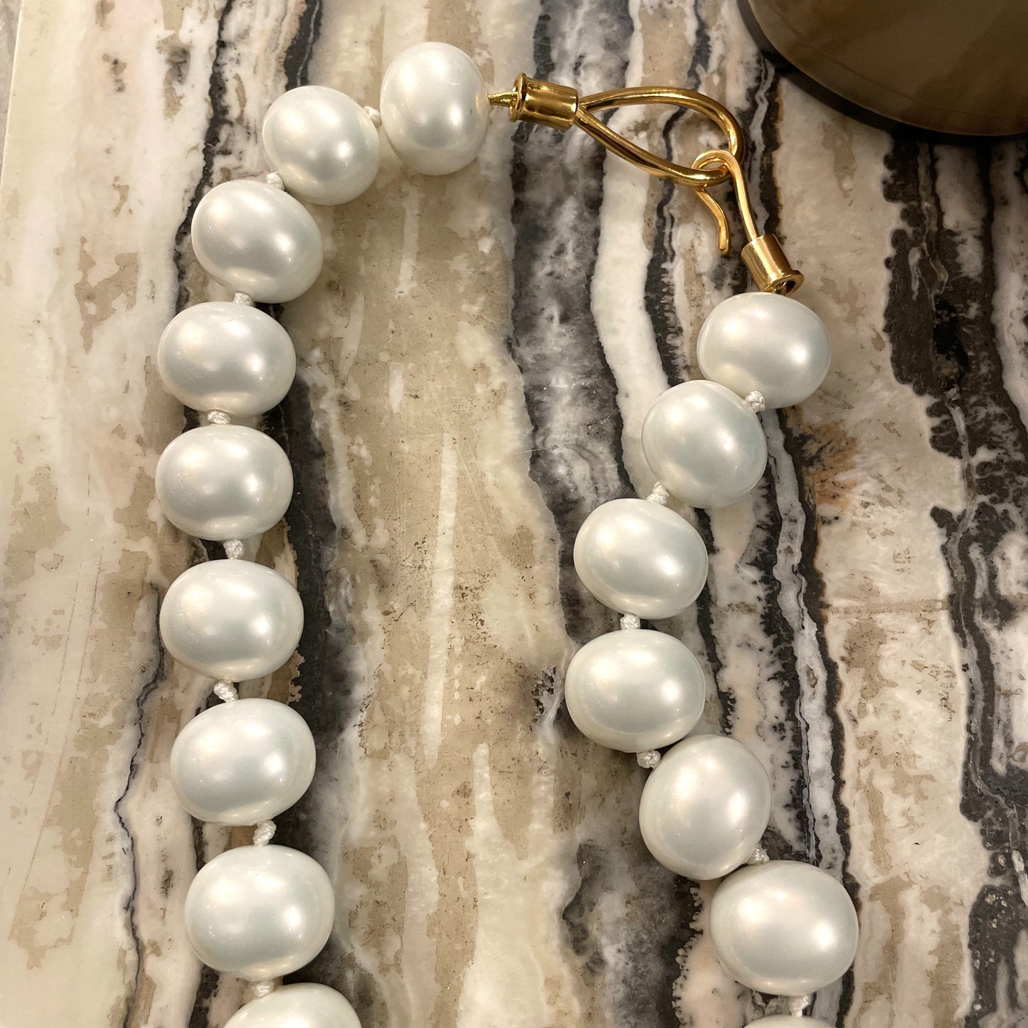Lasso Pebble Pearl Necklace