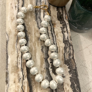 Lasso Pebble Pearl Necklace