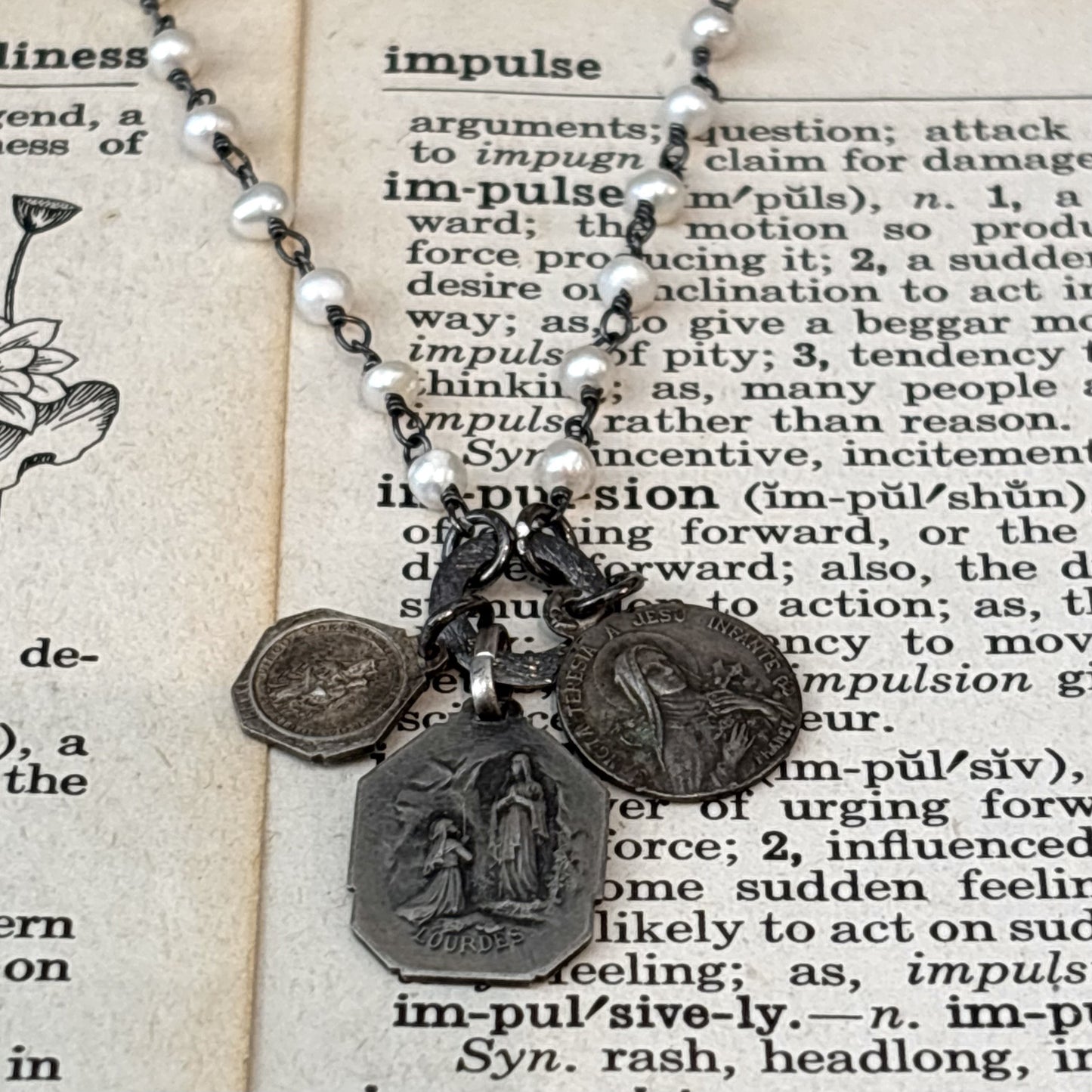 Freshwater Pearl Vintage Charm Necklace No. 01