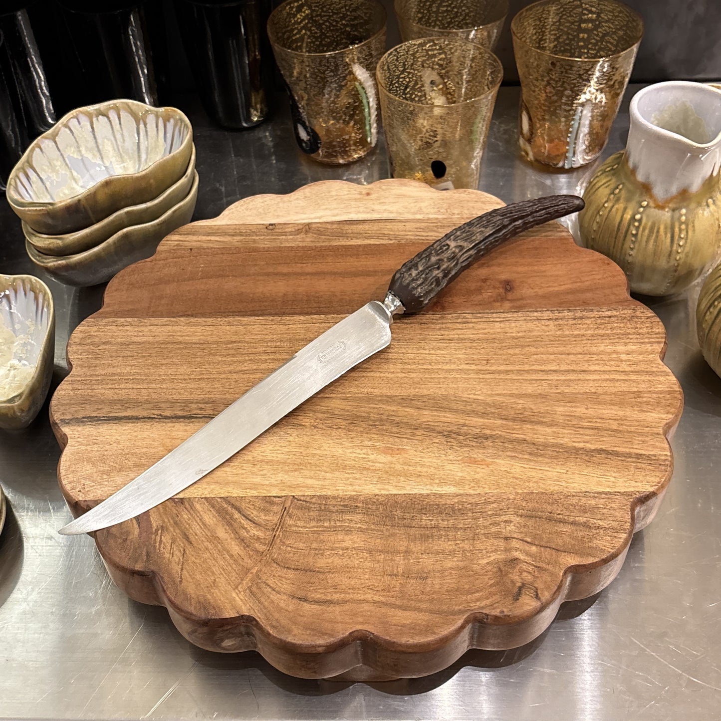 Round Scalloped Trivet Riser