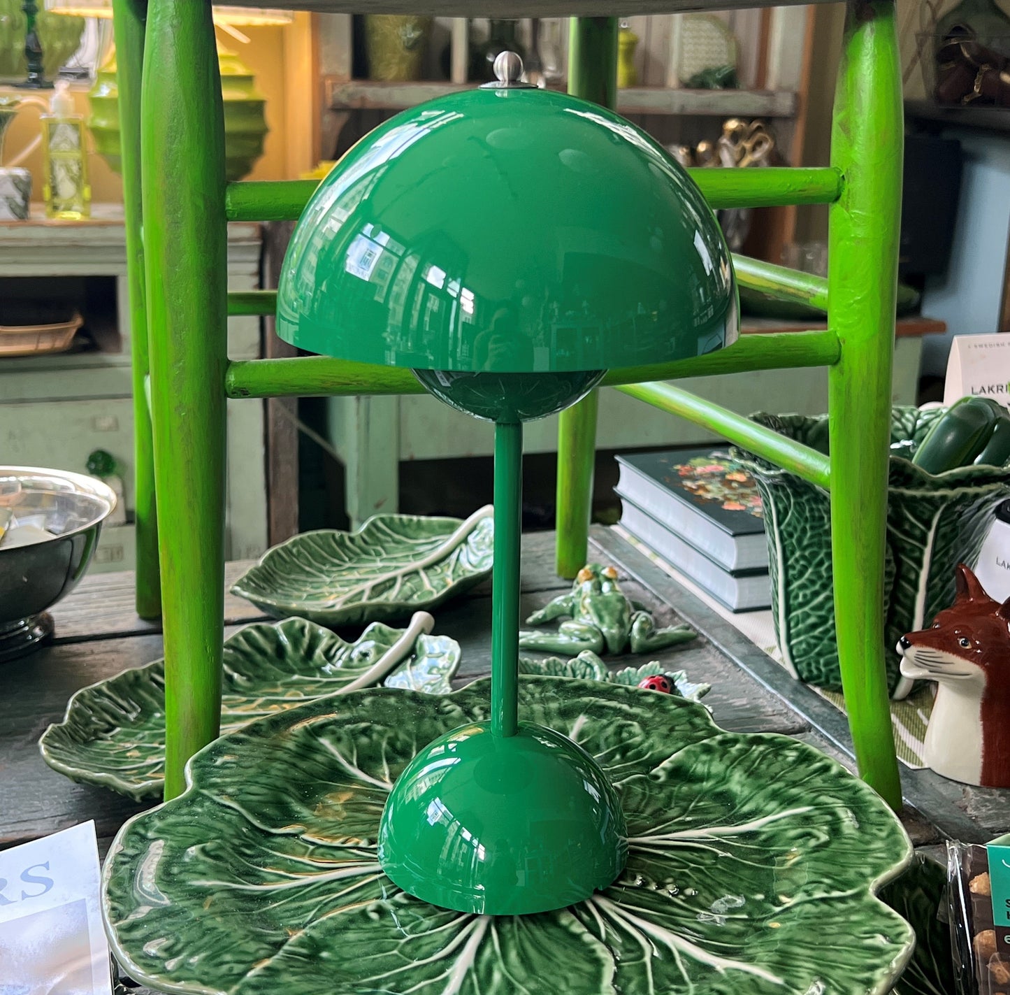 Signal Green Flowerpot Table Lamp