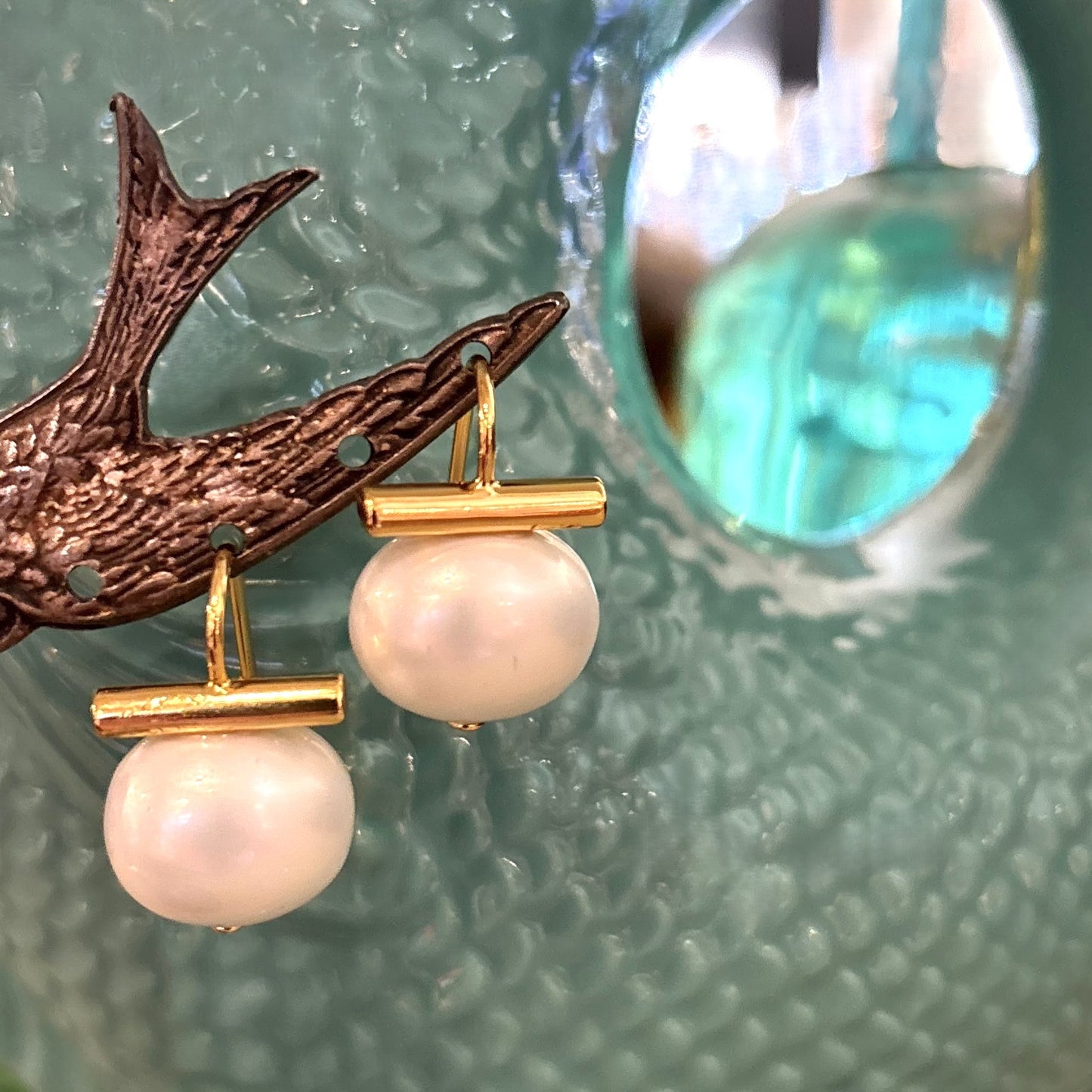 Medium White Pebble Pearl Earrings