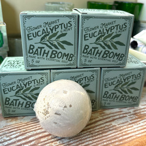 Eucalyptus & Mint Bath Bomb with Essential Oils