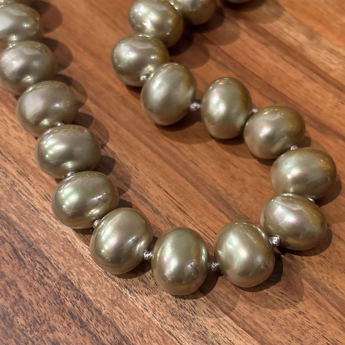 Warm Golden Beige Lasso Pebble Pearl Necklace