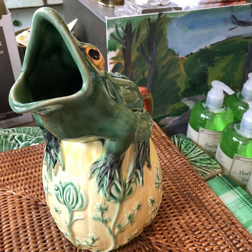Frog Pitcher