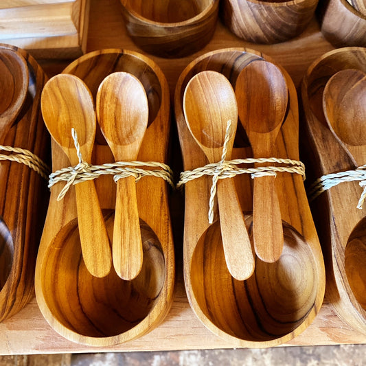 Small Mango Wood Cutting Board – Watson Kennedy
